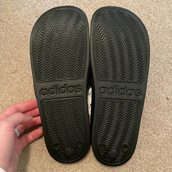 ADIDAS shower k - Picture 2 of 2